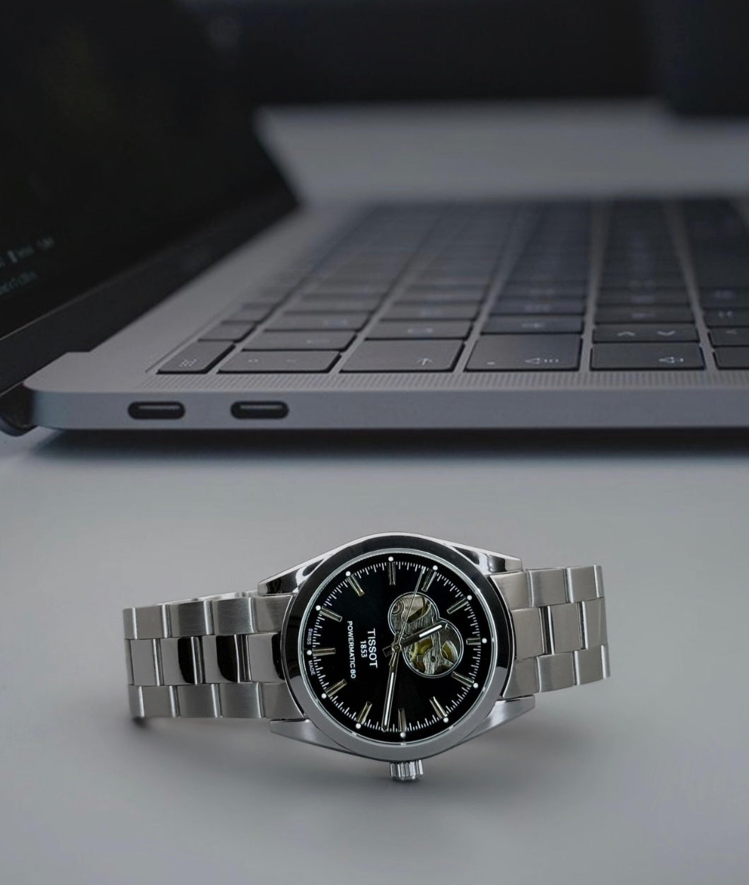 🕰️ Tissot T-Classic T-Complication
⚙️ Manual-Winding Mechanical Movement